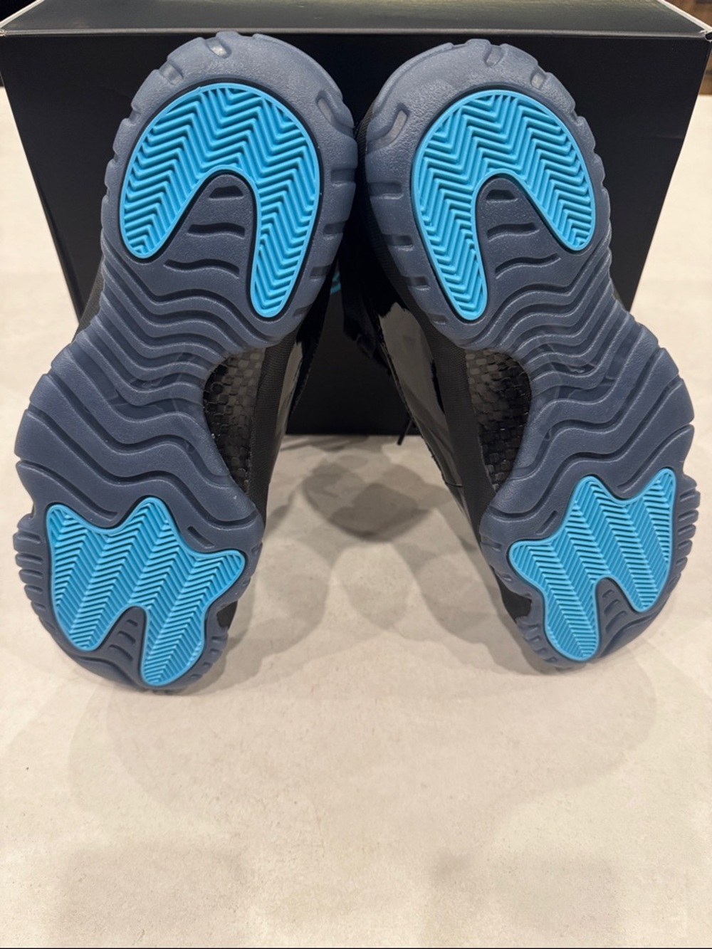 JORDAN 11 RETRO BLACK/GAMMA BLUE - Picture 4 of 7